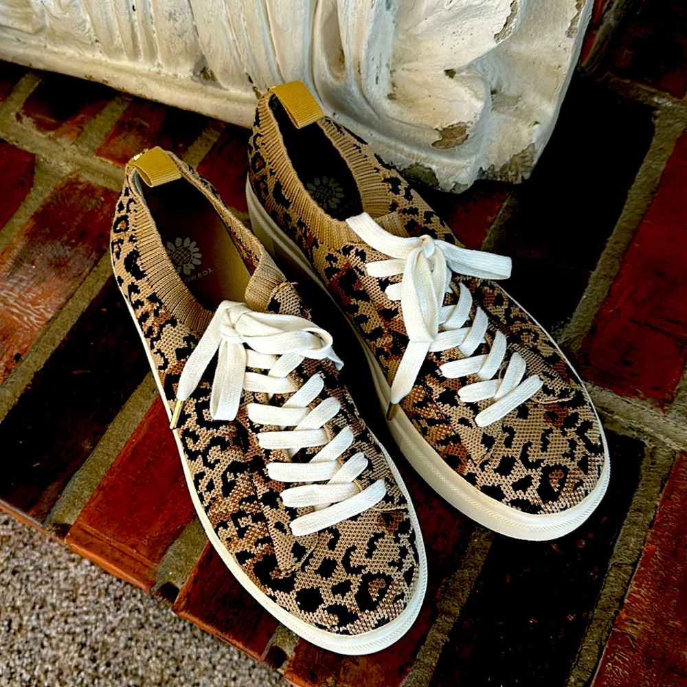 Yellow box size 10 shoes